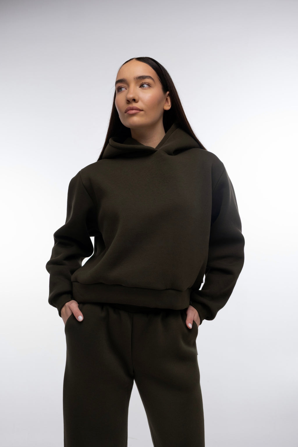 Chaki spalvos laisvalaikio kostiumėlis