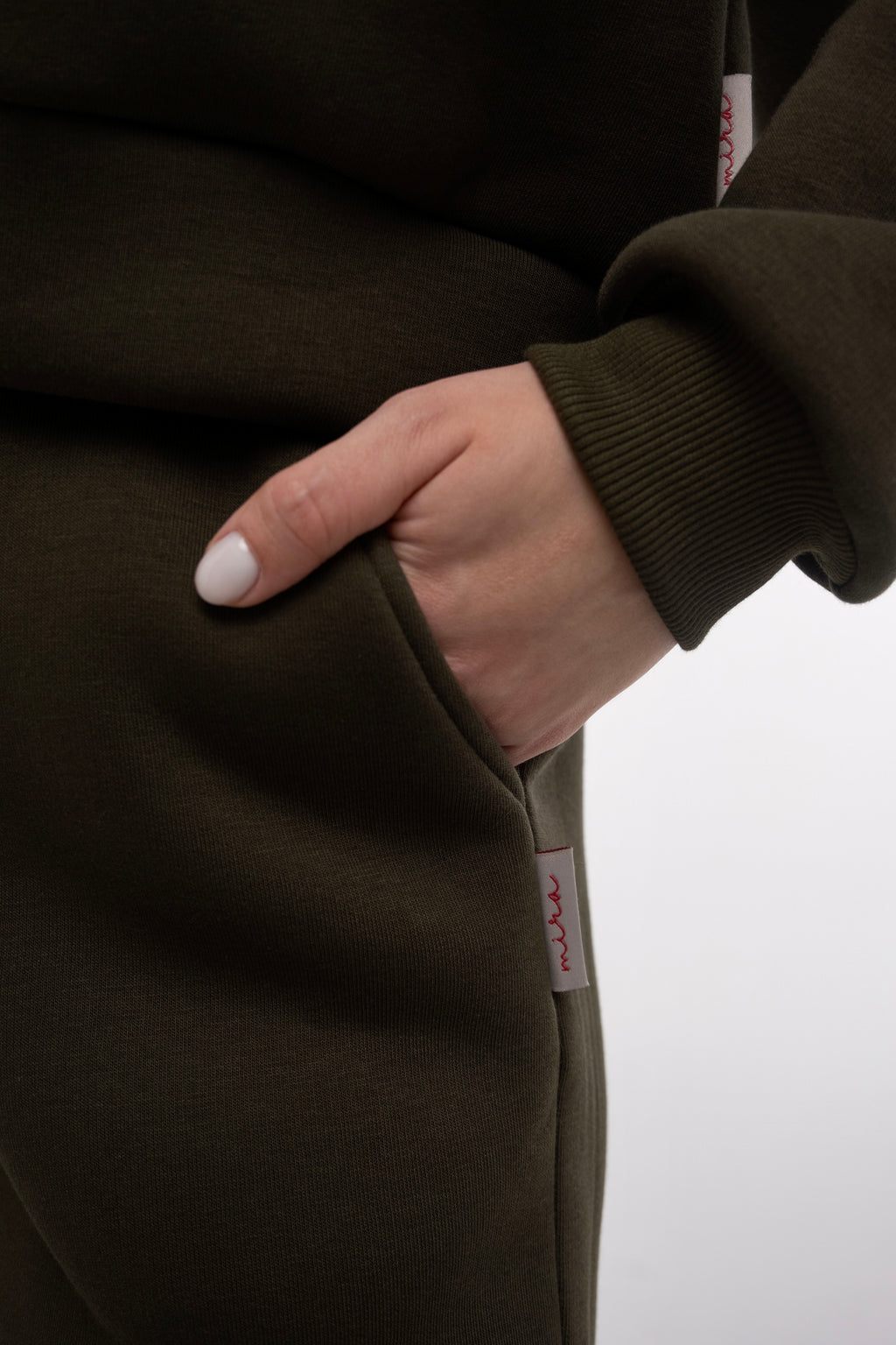 Chaki spalvos laisvalaikio kostiumėlis