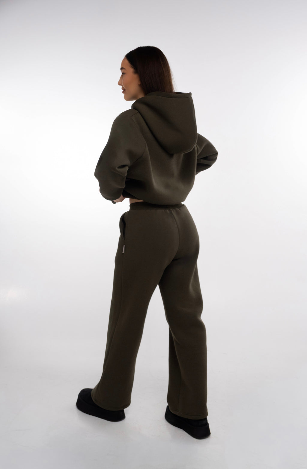 Chaki spalvos laisvalaikio kostiumėlis