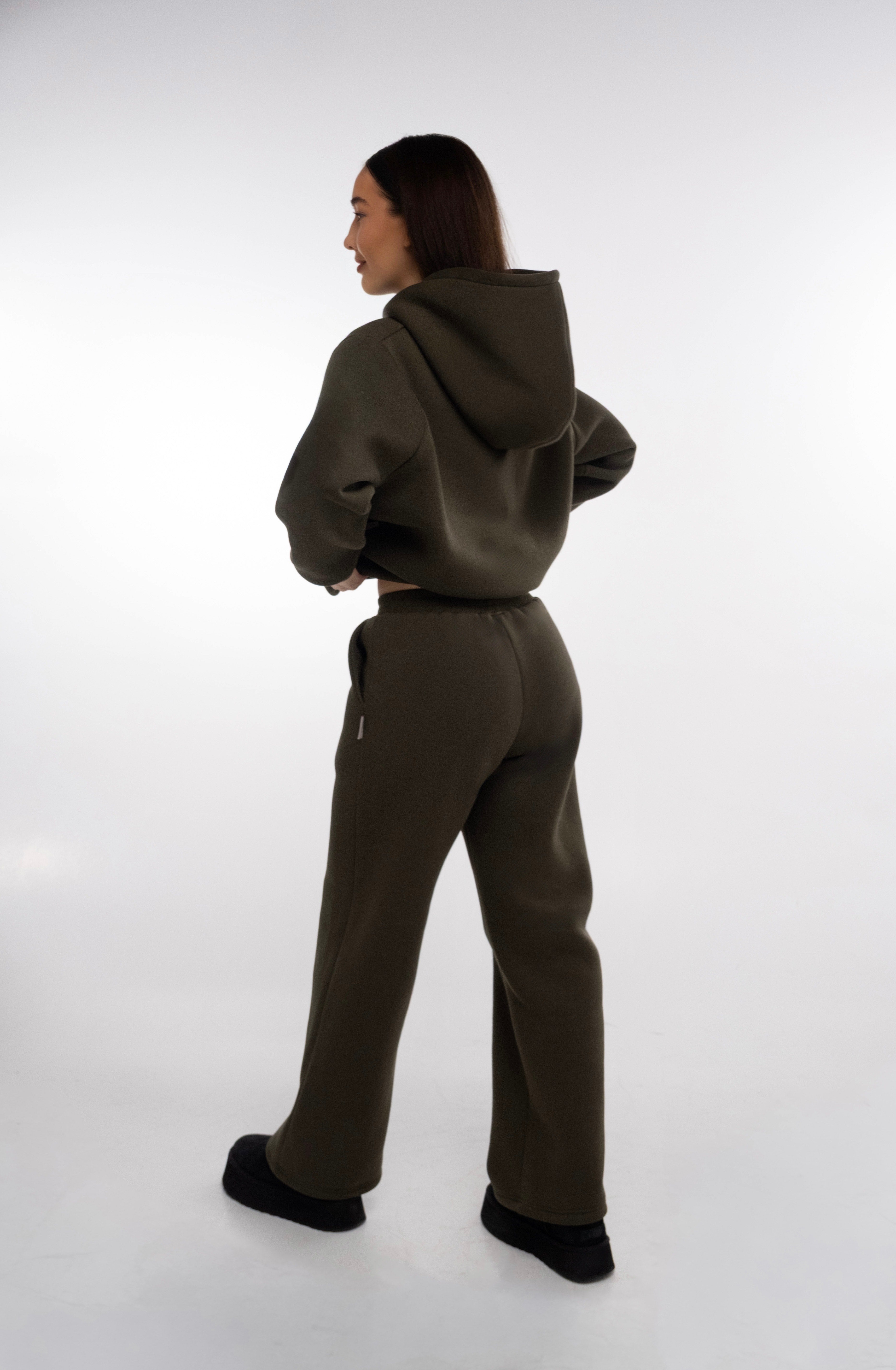 Chaki spalvos laisvalaikio kostiumėlis