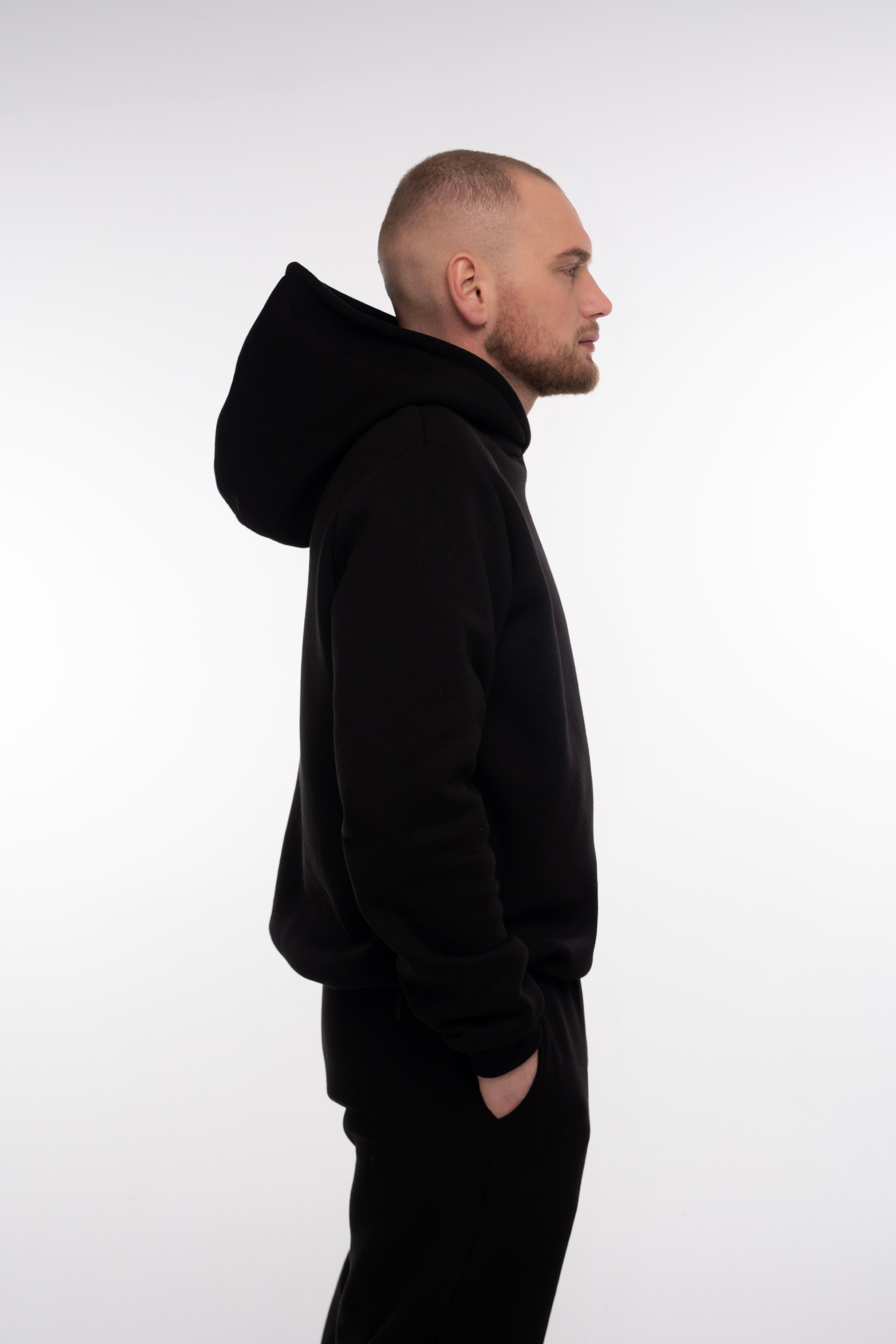 Juodas vyriškas laisvalaikio kostiumėlis