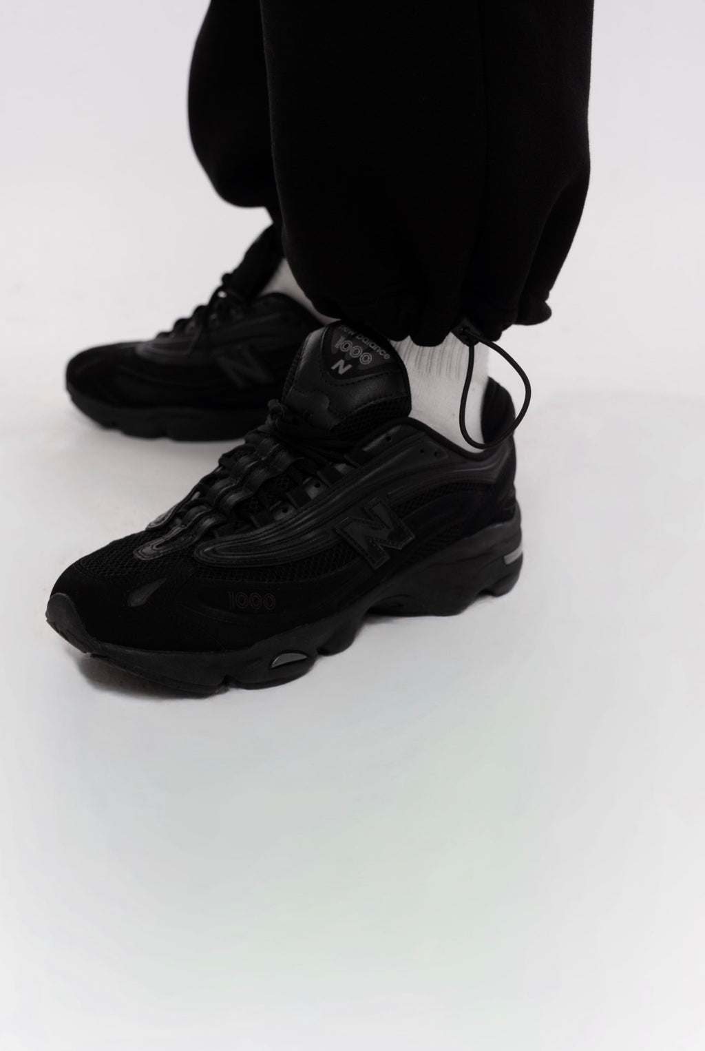 Juodas vyriškas laisvalaikio kostiumėlis